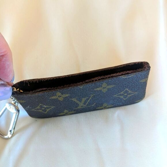 💯% Authentic Louis Vuitton Key Card Holder - Picture 4 of 11
